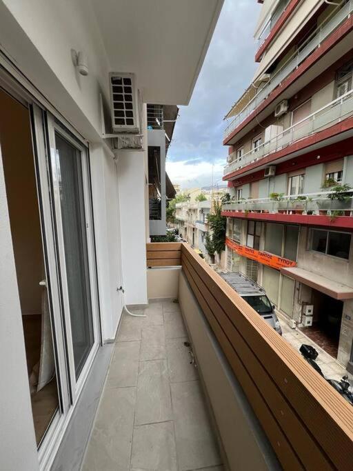Cozy New Apartment Nearby Metro Атина Екстериор снимка