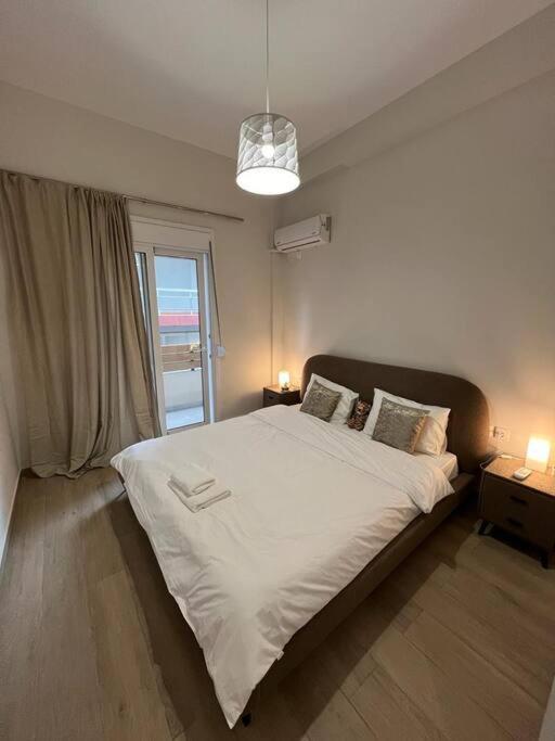 Cozy New Apartment Nearby Metro Атина Екстериор снимка