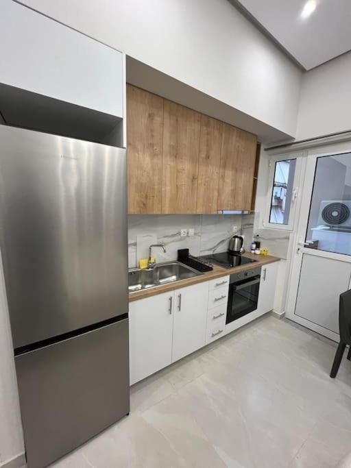 Cozy New Apartment Nearby Metro Атина Екстериор снимка
