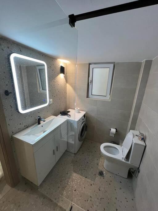 Cozy New Apartment Nearby Metro Атина Екстериор снимка
