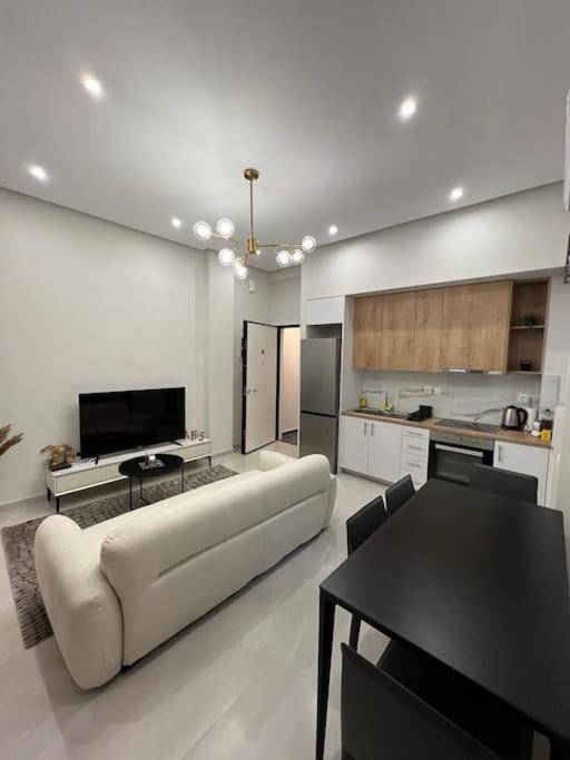 Cozy New Apartment Nearby Metro Атина Екстериор снимка