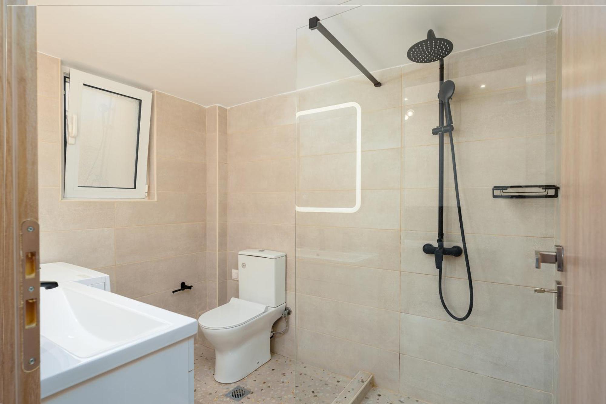 Cozy New Apartment Nearby Metro Атина Екстериор снимка