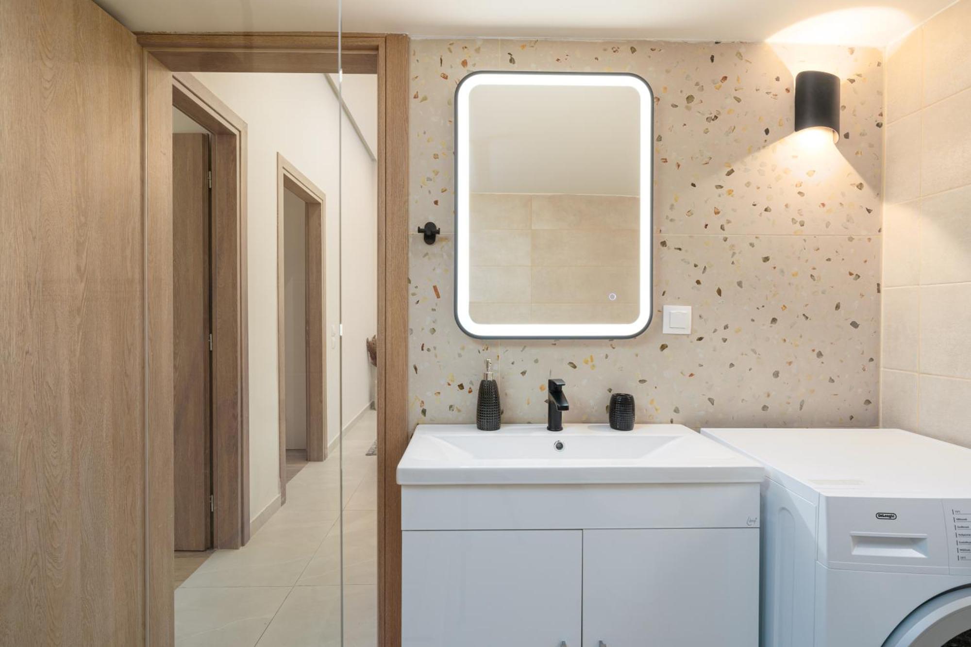 Cozy New Apartment Nearby Metro Атина Екстериор снимка