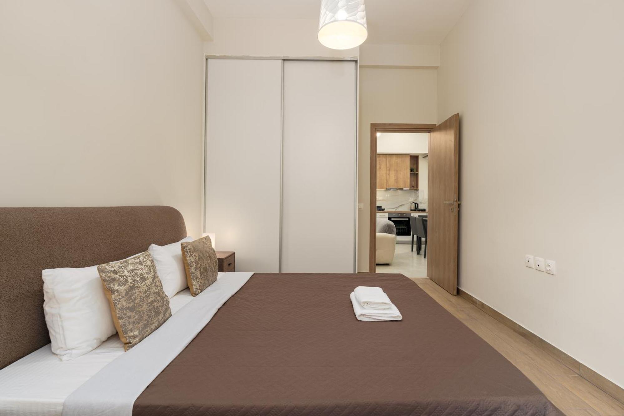 Cozy New Apartment Nearby Metro Атина Екстериор снимка