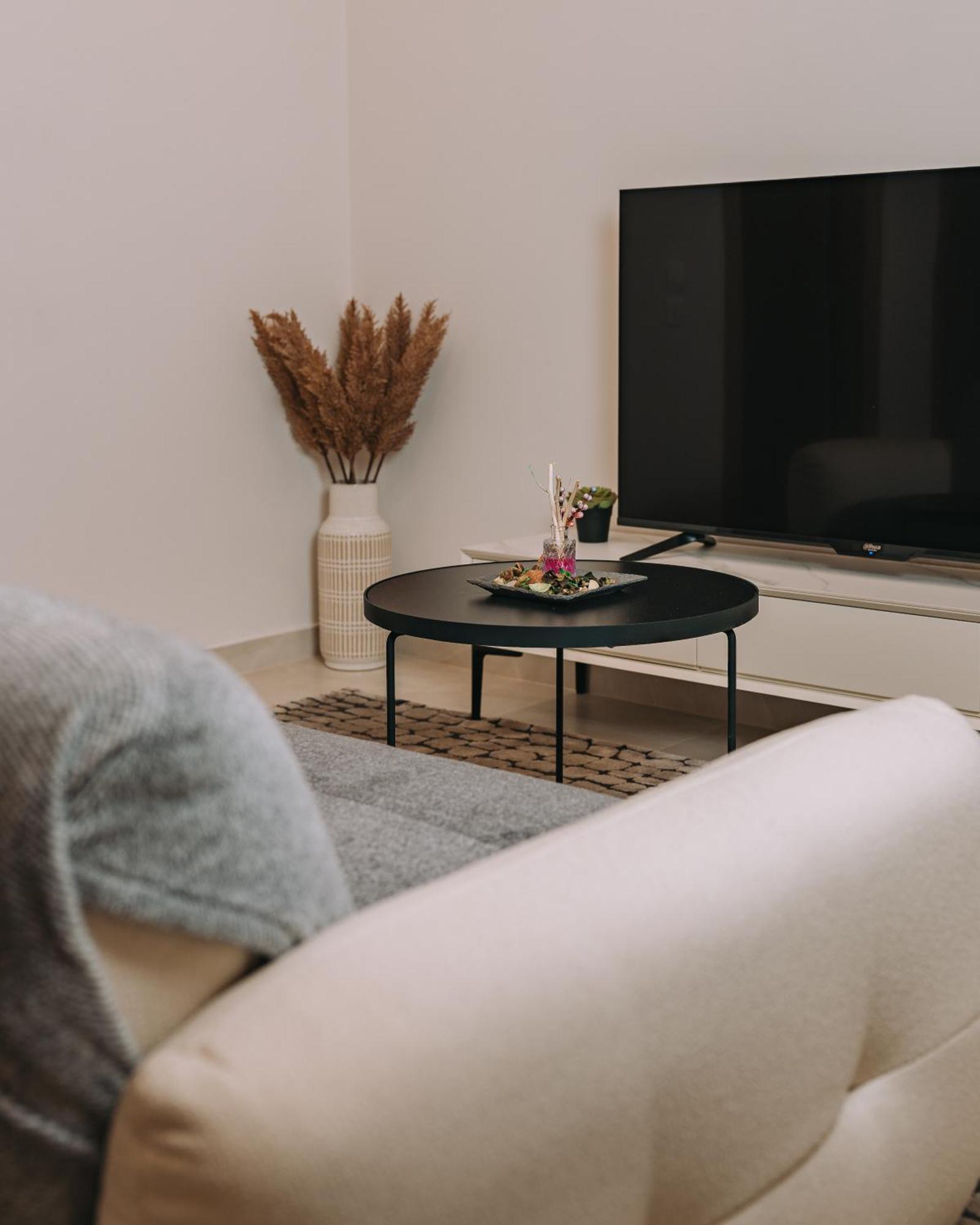 Cozy New Apartment Nearby Metro Атина Екстериор снимка